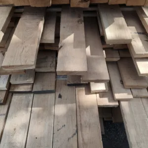 Gevierschaalde Kastanje plank (210 x 12 x 2,7)