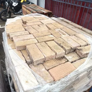 Baksteen gevelsteen ( 19,5 x 8,5 x 4,5 )