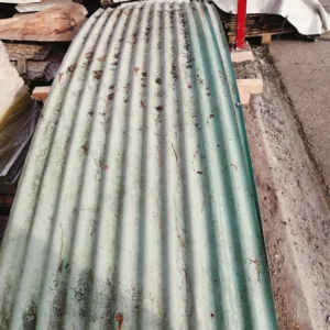 Gebogen metalen golfplaat (260 x 85)